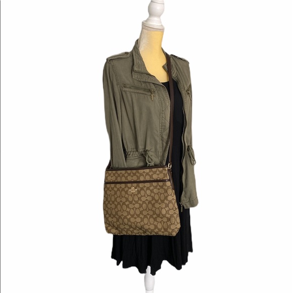 Coach F55363 Outline Signature Zip File Crossbody - Picture 4 of 12